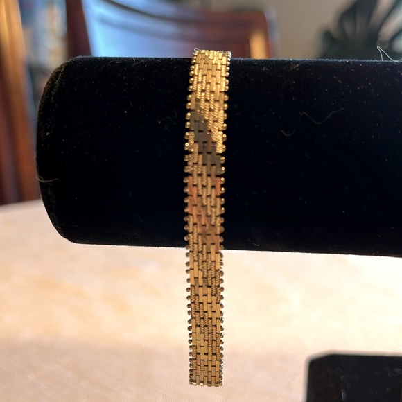 Jewelry - VINTAGE GOLD PLATED BRACELET